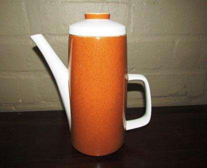 Retro MIKASA Mediterrainia Burnt Orange Tea/ Coffee Pot. Made in Japan. Approx 24 cm H