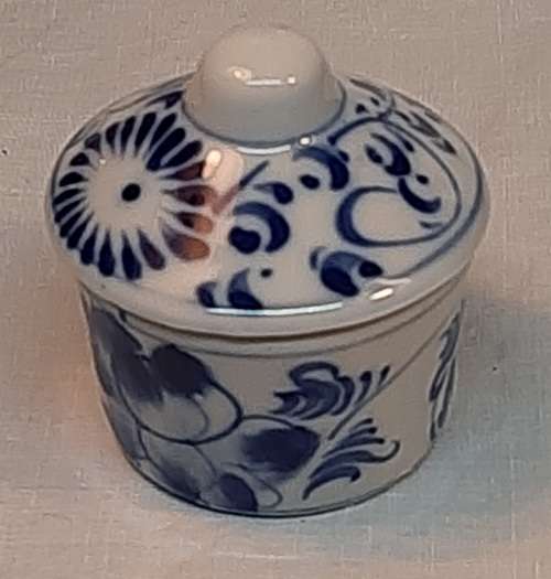 Blue and white lidded Trinket / Pill box Approximately H 6 x D 5.5