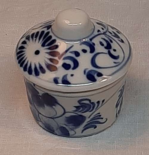 Blue and white lidded Trinket / Pill box Approximately H 6 x D 5.5