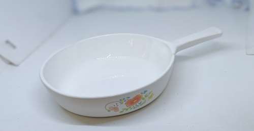 RARE Corning Ware `Corelle Wild Flower` Pan  6 1\2 inch P - 83 - B U.S.A. L 26 x W 17 x H 4.5 cms