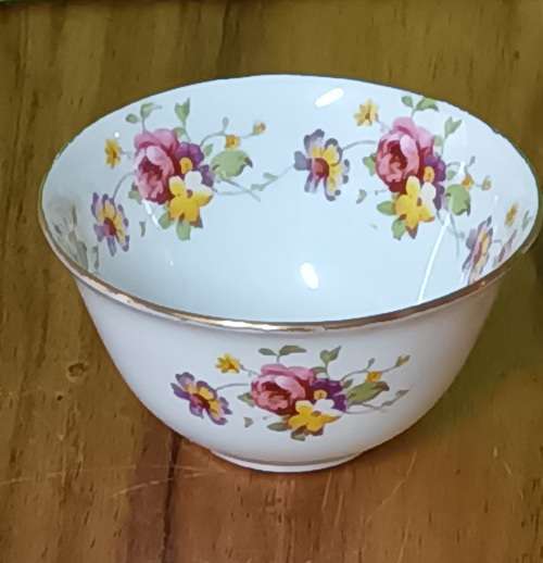Tuscan Fine English Bone China BOWL Vintage app. D 10 x H 6 cms