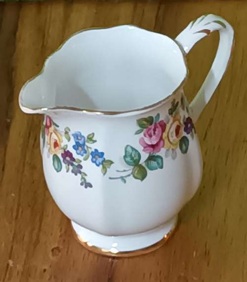 Royal Standard Fine Bone China JUG England Vintage app. L 9 x W 6 x H 8 cms