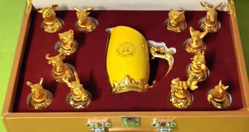 Cabilock 12 Zodiac Liquor cup set dispenser saki, wine, spirits Chinese