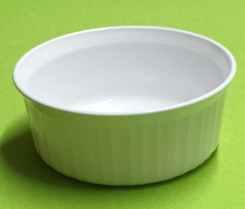 Corningware  `French White` F-5-B 1.8 litre Round Dish U.S.A. App. D 20 x H 8 cms
