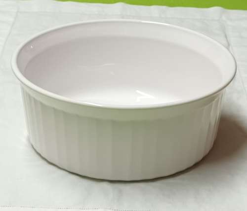 Corningware  `French White` F-5-B 1.8 litre Round Dish U.S.A. App. D 20 x H 8 cms