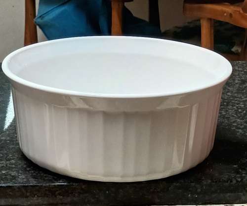 Corningware  `French White` F-5-B 1.8 litre Round Dish U.S.A. App. D 20 x H 8 cms