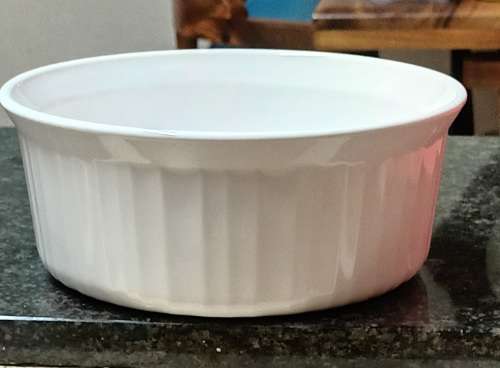 Corningware  `French White` F-5-B 1.8 litre Round Dish U.S.A. App. D 20 x H 8 cms