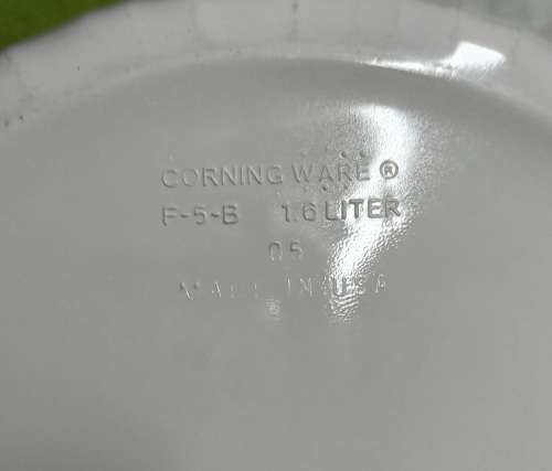 Corningware  `French White` F-5-B 1.8 litre Round Dish U.S.A. App. D 20 x H 8 cms