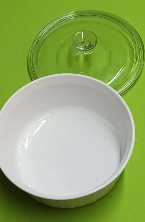 Corningware `French White` lidded F-1-B 2.5 liter USA app. D22 X H13 high
