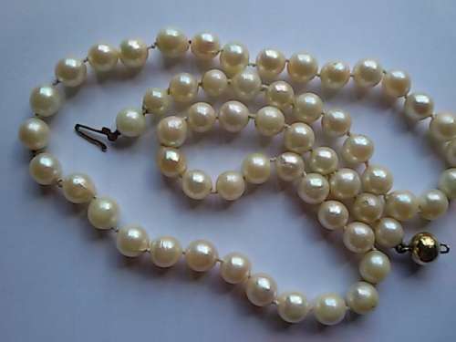 PEARL NECKLACE WITH 9CT GOLD CLASP
