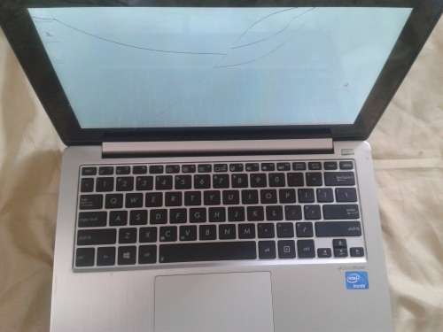 Asus X202E VivoBook Intel Celeron 847 1.10 GHz 11.6"  Touch Netbook 2GB DDR3 1333MHz