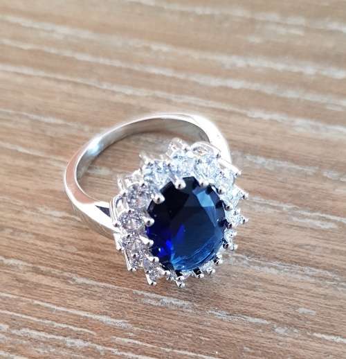 Princess Di Blue Crystal Sapphire Gem 18K Gold Plated Wedding Ring