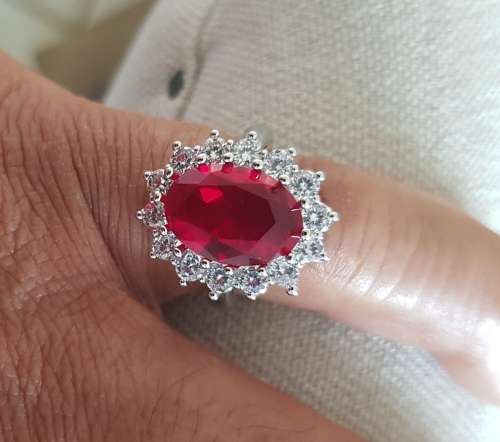 Princess Kate Red Crystal Sapphire Gem 18K Gold Plated Wedding Ring