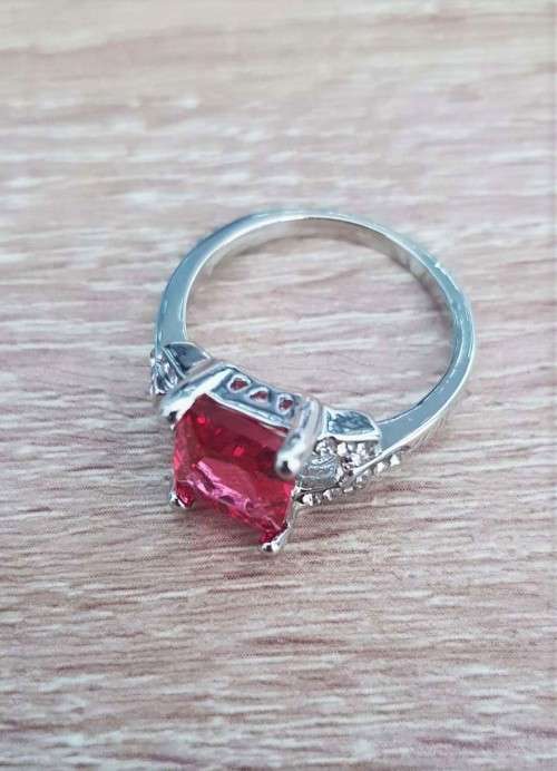 Misso Classic Red Crystal Sapphire Gem Ring Gold Plated