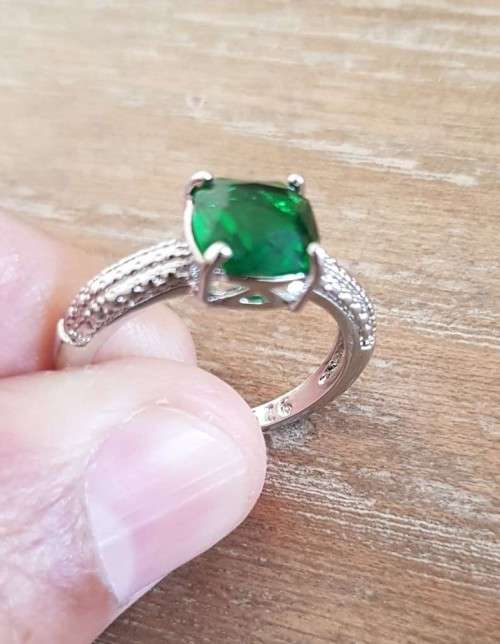 Eve Lurent Green Crystal Sapphire Gem Ring