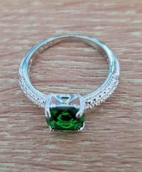 Eve Lurent Green Crystal Sapphire Gem Ring