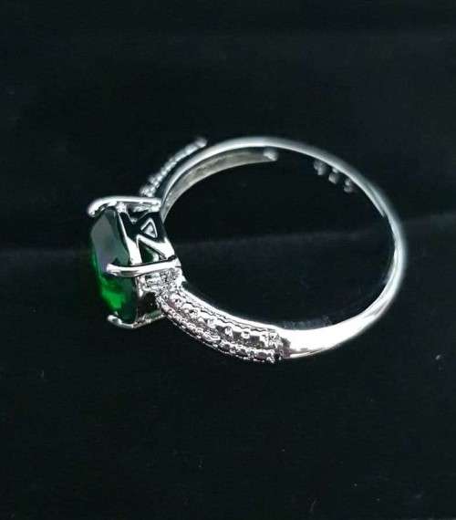 Eve Lurent Green Crystal Sapphire Gem Ring