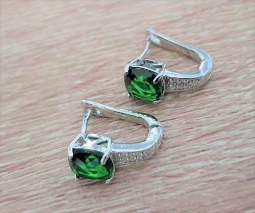 Eve Lurent Green Crystal Sapphire Earrings