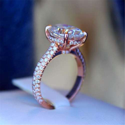 Ladies oval 5Cts Zircon Rose gold Ring, embellished with small zircons