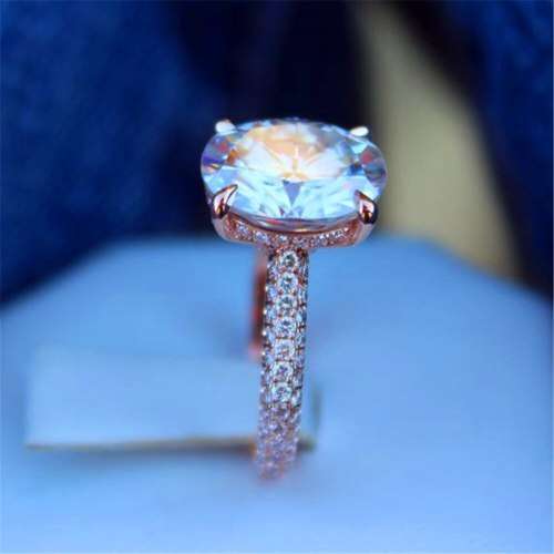 Ladies oval 5Cts Zircon Rose gold Ring, embellished with small zircons