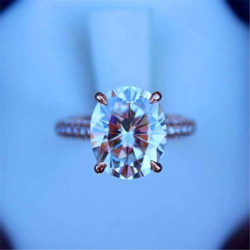 Ladies oval 5Cts Zircon Rose gold Ring, embellished with small zircons