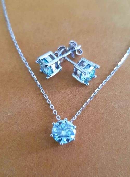 Solitaire Blue 1.00ct Moissanite D/VVS1  Pendant Chain Set in Sterling Silver **Certified*