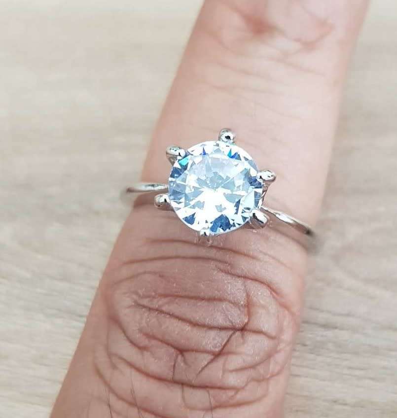 2.00Cts Classic  6 Prong Setting Silver Engagement Ring For Women
