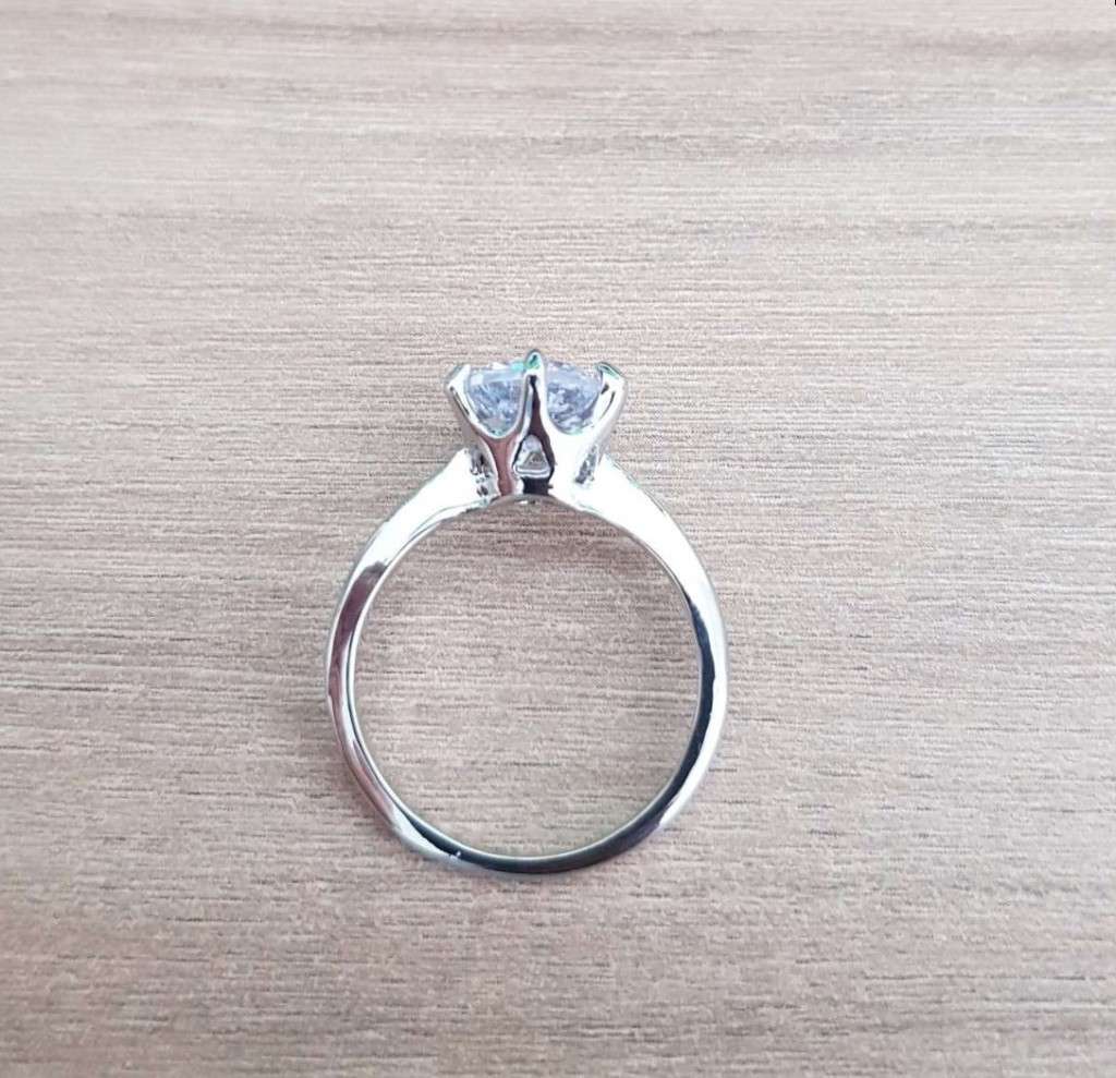 2.00Cts Classic  6 Prong Setting Silver Engagement Ring For Women