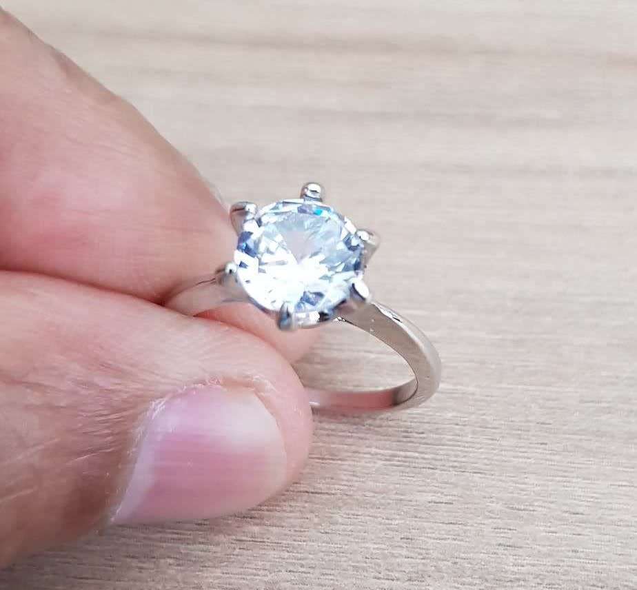 2.00Cts Classic  6 Prong Setting Silver Engagement Ring For Women