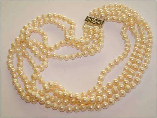 White Freshwater pearl necklace - 4 strands