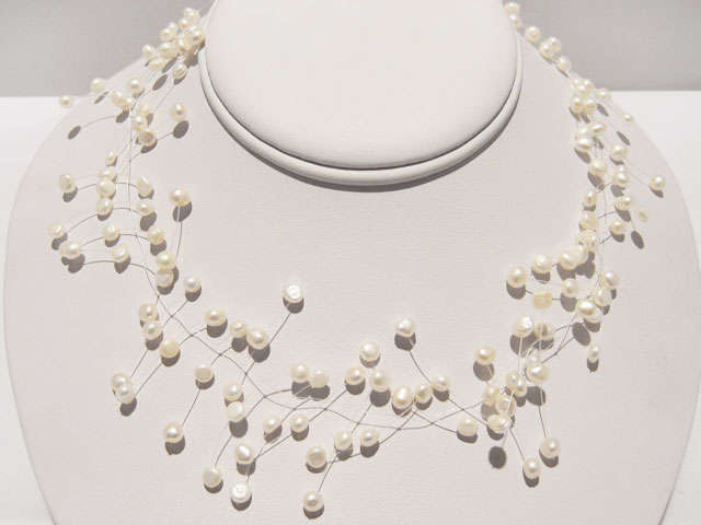 Fantasy pearl necklace