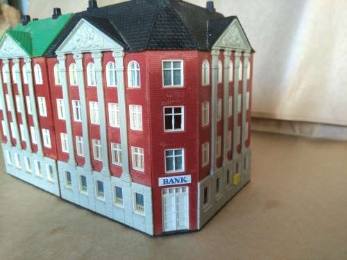 HO RAILROAD BANK BUILDING