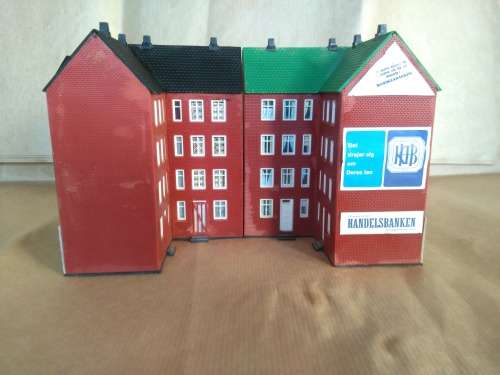 HO RAILROAD BANK BUILDING