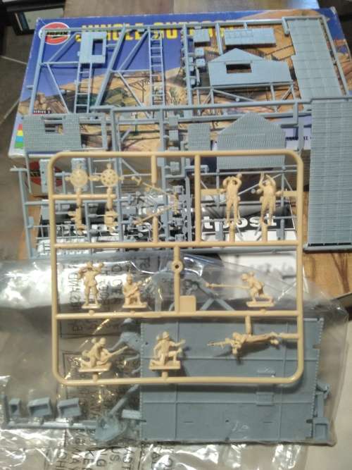 AIRFIX JUNGLE OUTPOST 1/72