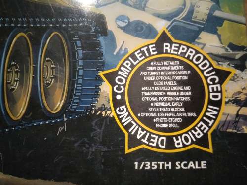 WW 2 TIGER 1 HEAVY TANK 1/35 and soldiers