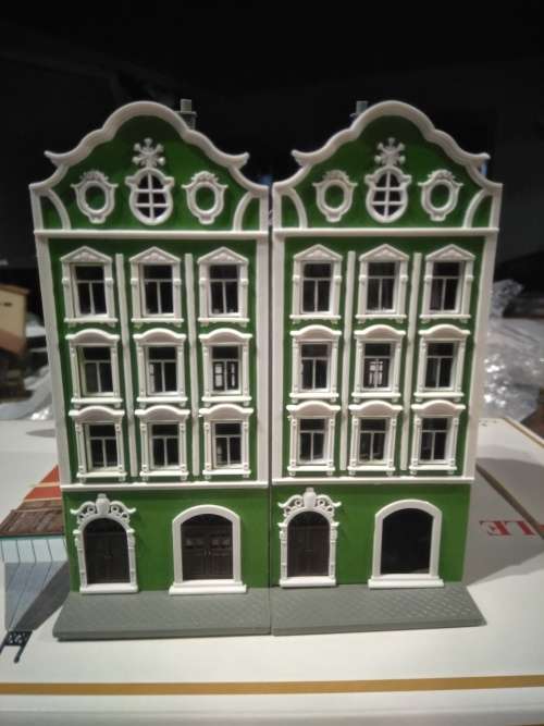N SCALE BUILDINGS * 6
