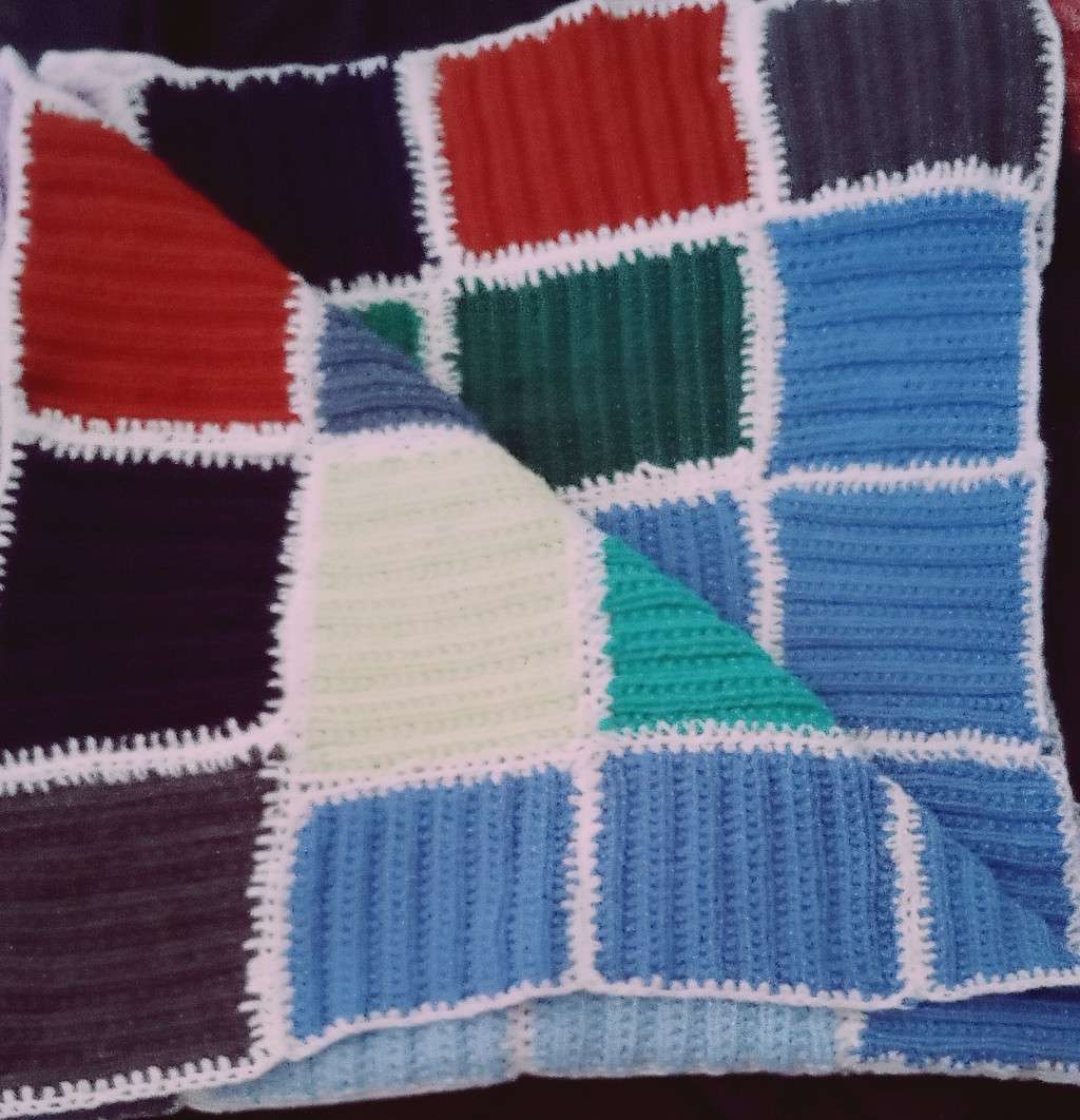 Beautiful New Corchet Blanket newly knitted 110cm x 110cm