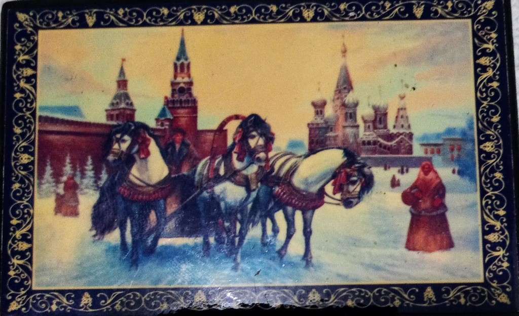 Vintage Collectable Soviet Russian Hand Painted Small Trinket Box 8.5 cm x 6 cm x 3.5 cm