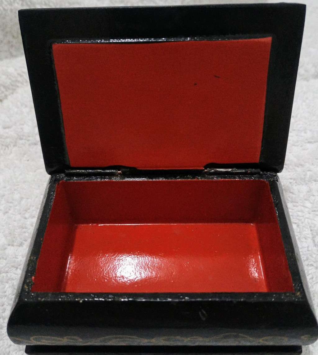 Vintage Collectable Soviet Russian Hand Painted Small Trinket Box 8.5 cm x 6 cm x 3.5 cm