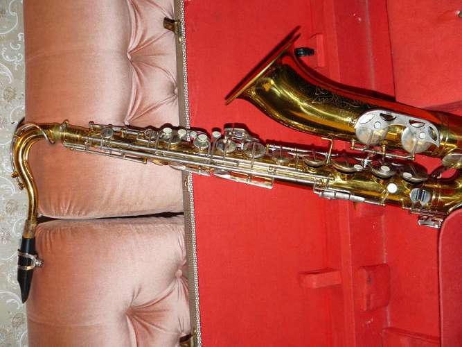 Tenor Saxophone.(Selmer)