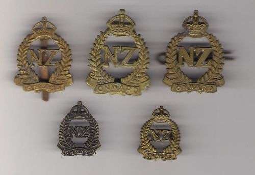 WW II NEW ZEALAND CAP BADGES x 3 DIFERENT & COLLARS