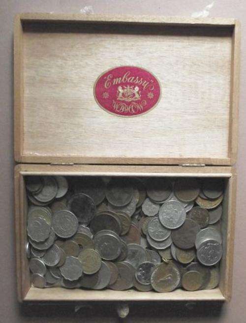LOT OF WORLD COINS IN BOX - +/- 240 COINS
