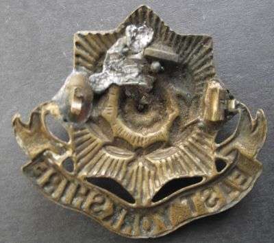 BRITISH EAST YORKSHIRE REGIMENT CAP BADGE