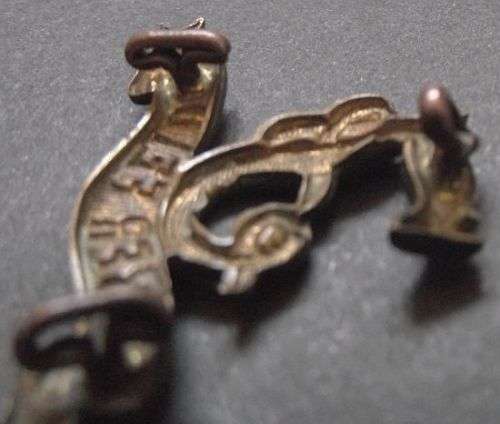 BRITISH SEAFORTH HIGHLANDERS CABER FEIDH COLLAR BADGE