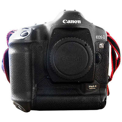 Canon EOS-1Ds Mark II - FULL FRAME