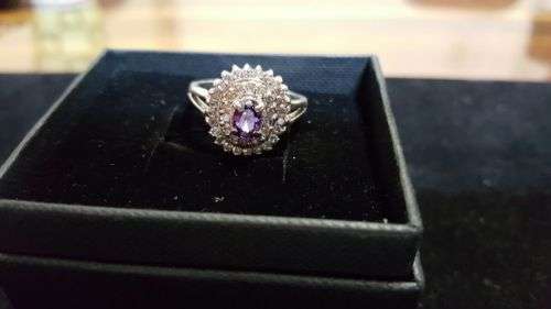 VINTAGE SOLID STERLING SILVER RING SET WITH BEAUTIFUL NATURAL AMETHYST