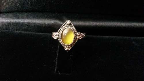 VINTAGE SOLID STERLING SILVER RING SET WITH BEAUTIFUL GEMS