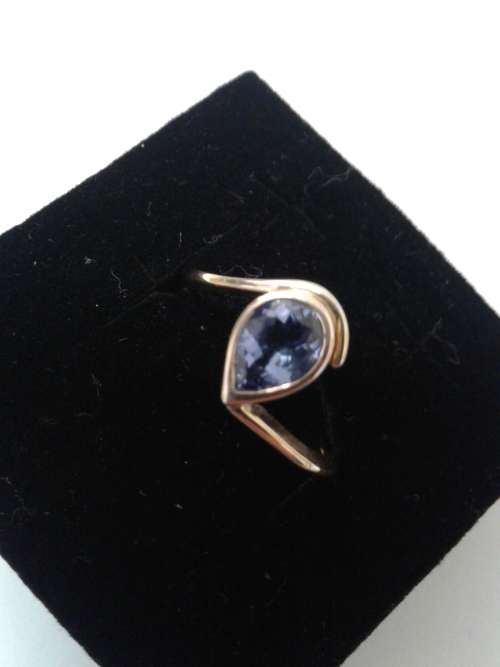 SOLID 9 ct YELLOW GOLD RING SET WITH 1.4 CT TOP BLUE TANZANITE