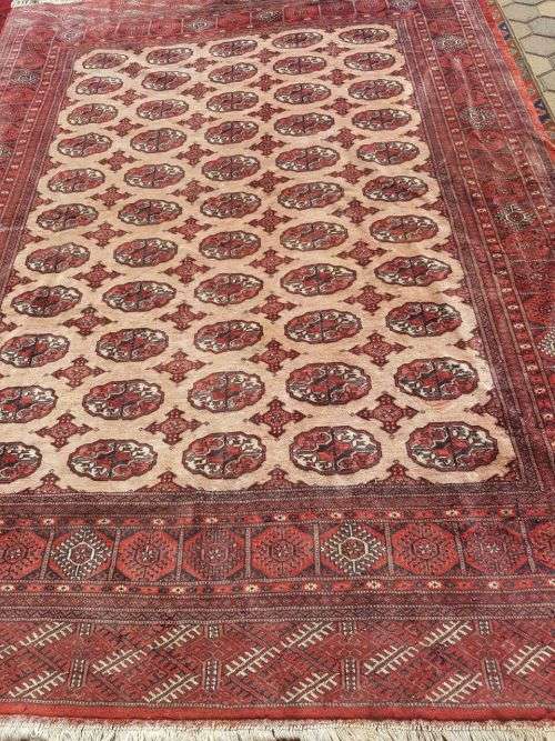 A VERY LARGE  HANDMADE  ANTIQUE PERSIAN CARPET.  SIZE: 3,2 m X 2, 34 m