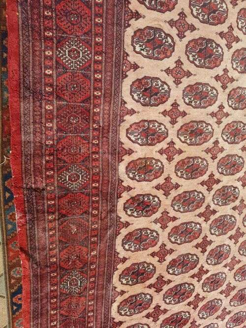 A VERY LARGE  HANDMADE  ANTIQUE PERSIAN CARPET.  SIZE: 3,2 m X 2, 34 m